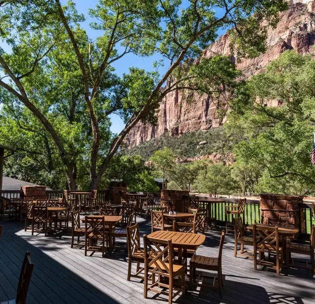 visitors dining at red rock grill
